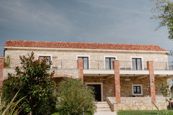 Sunčana elegancija u Villi Emilio